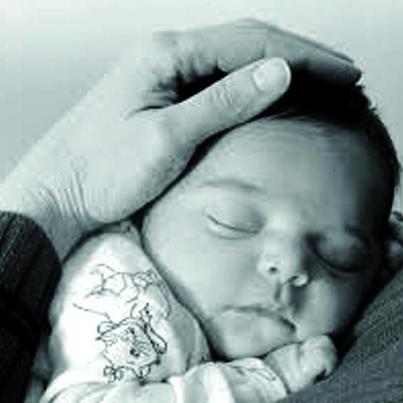 طفلة لبنانية