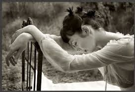 صور بنات حزينة صور بها كلام حزين جدا 