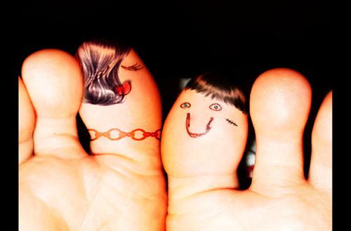 إصبع الحب الثالث بواسطة danaOhara + chethstudios.net 45 "أصابع مبتسم" رائع صور