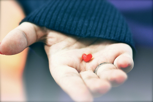 صور قلوب باليد 2016 صور قلوب حب 2017